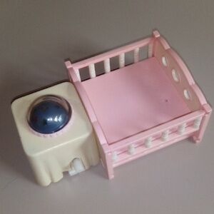 Calico Critters Vintage Nightlight Nursery Crib, collectibles